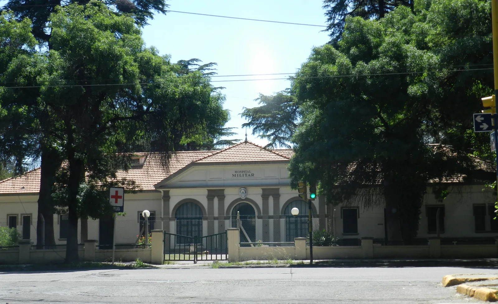 Hospital Militar Regional de Mendoza. Av Boulogne Sur Mer y Roque Saenz Peña.