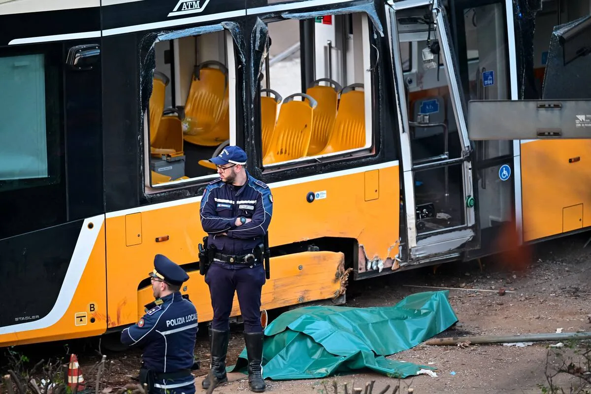 Descarrilamiento de un tranvía en Milán deja dos muertos y decenas de heridos