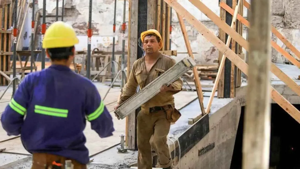Cómo quedaron los sueldos de los albañiles tras la paritaria de UOCRA