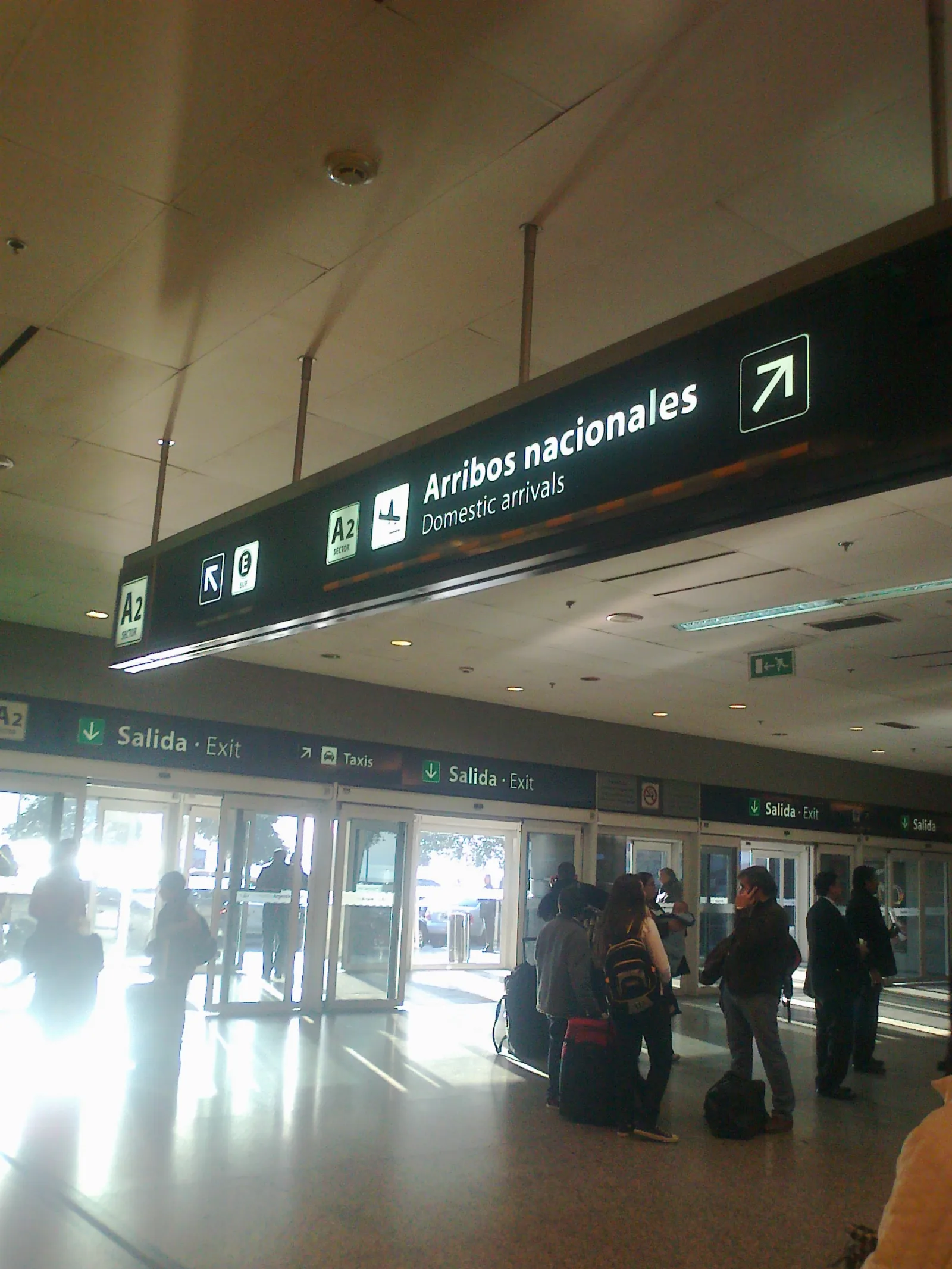 Cartel arribos nacionales en Aeroparque