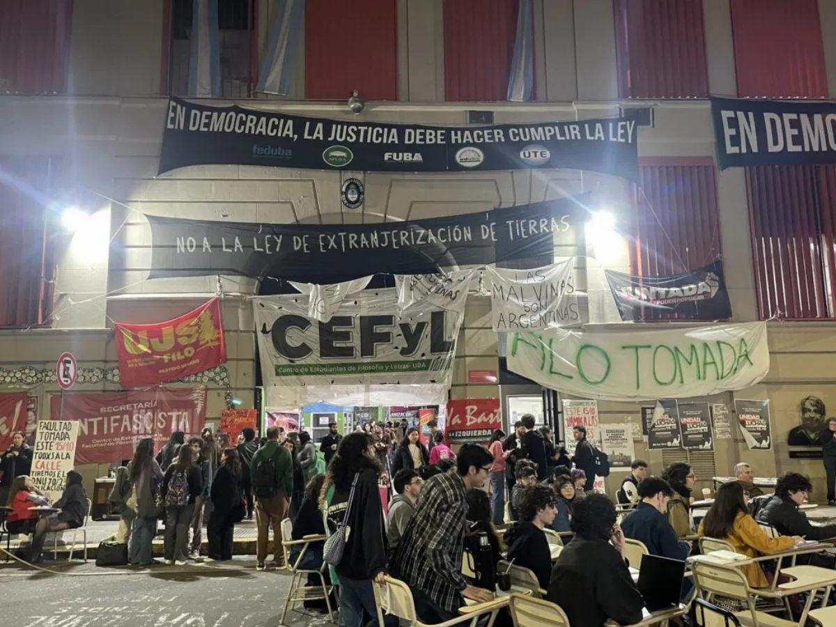 Comenzó la toma de la Facultad de Filosofía y Letras de la UBA