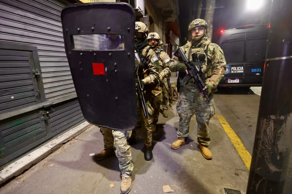 Detuvieron a 17 personas por narcomenudeo en Constitución y secuestraron más de 8.700 dosis de droga