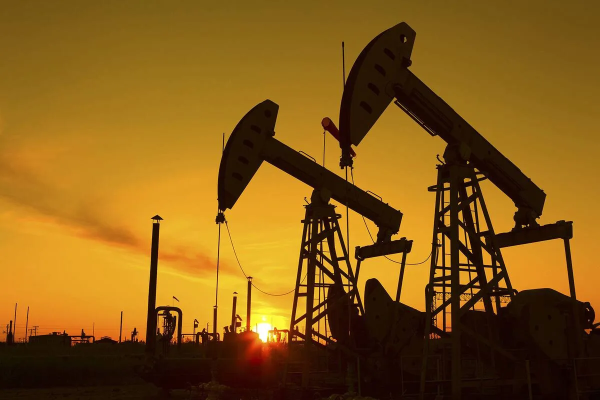 El cierre del estrecho de Ormuz empuja el petróleo y obliga a prepararse ante un shock global