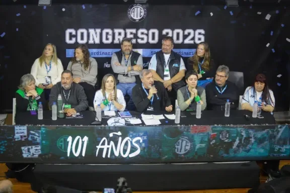 El Gobierno convocó a paritarias de estatales para este martes a las 14