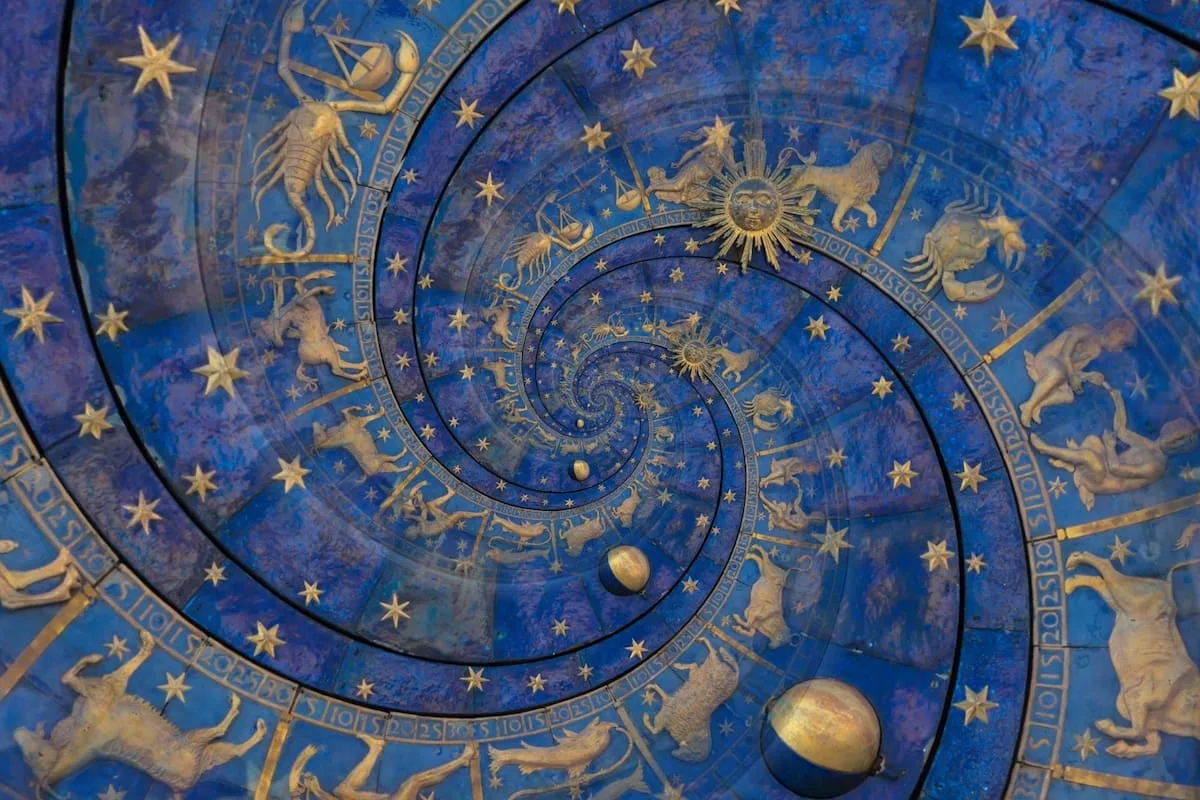 El mantra que debe repetir cada signo del Zodíaco para tener suerte en octubre