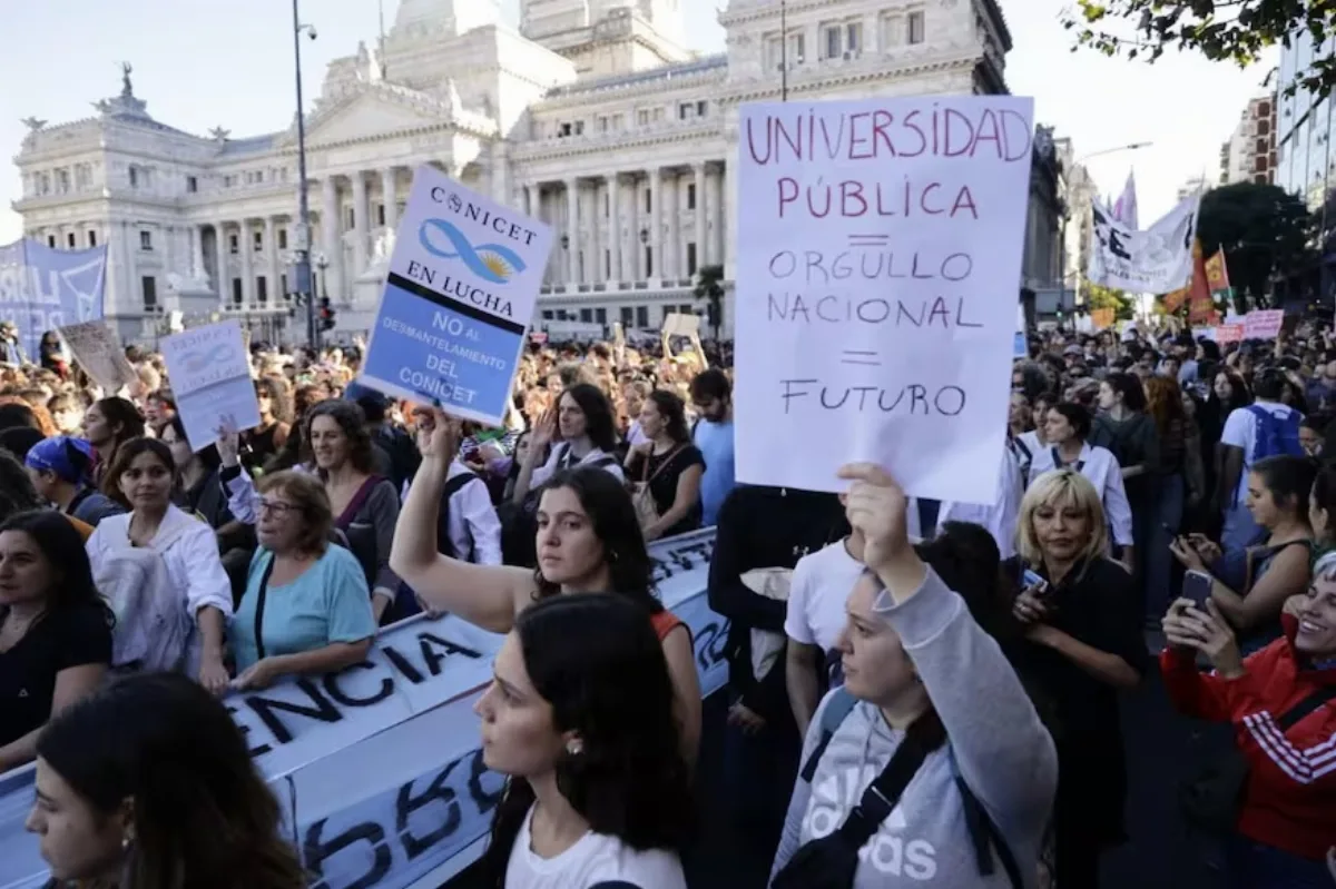 Gremios convocan a paro nacional y marcha al Congreso contra el DNU 70/23
