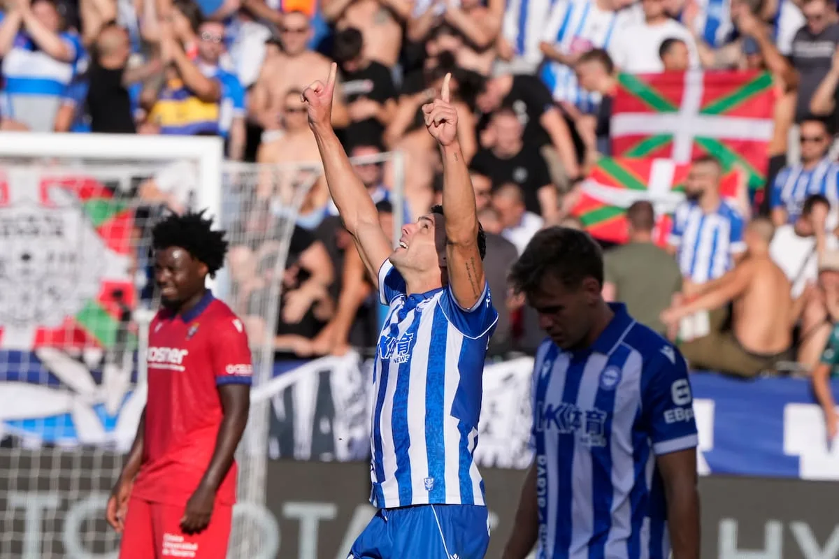 Golazo y hat-trick de Lucas Boyé: la figura del Alavés que sueña con volver a River