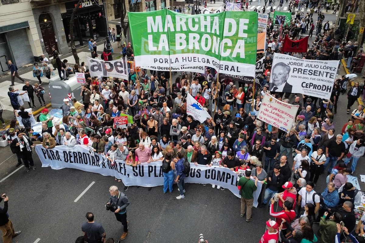 Marcha de la bronca: izquierda se moviliza a Plaza de Mayo y reclama paro general