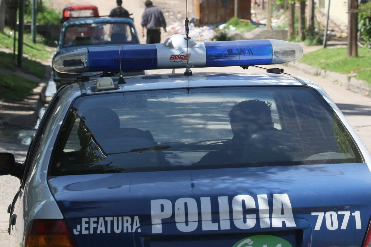 Homicidio de pareja y menor en Caseros: doble crimen seguido de suicidio en investigación