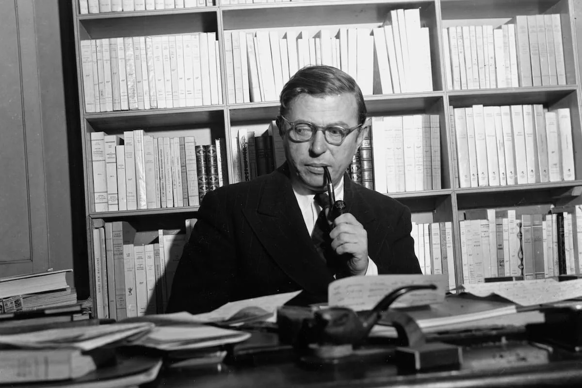 La frase de Jean-Paul Sartre que explica cómo el pasado moldea nuestra identidad
