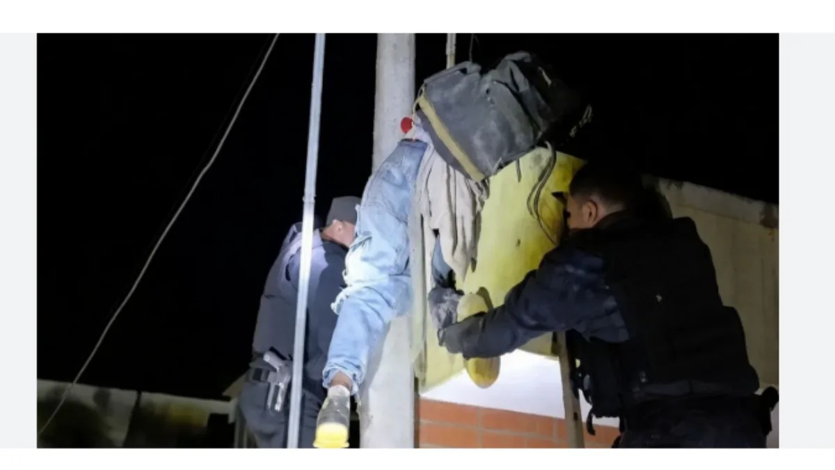 Ladrón quedó atrapado en el techo de una casa en Metán y fue rescatado por la Policía