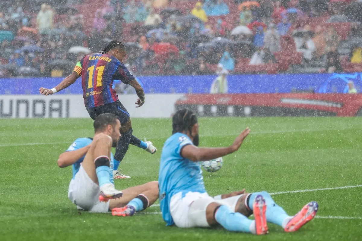 Los golazos de Raphinha y Adeyemi en la goleada del Barcelona ante Feyenoord