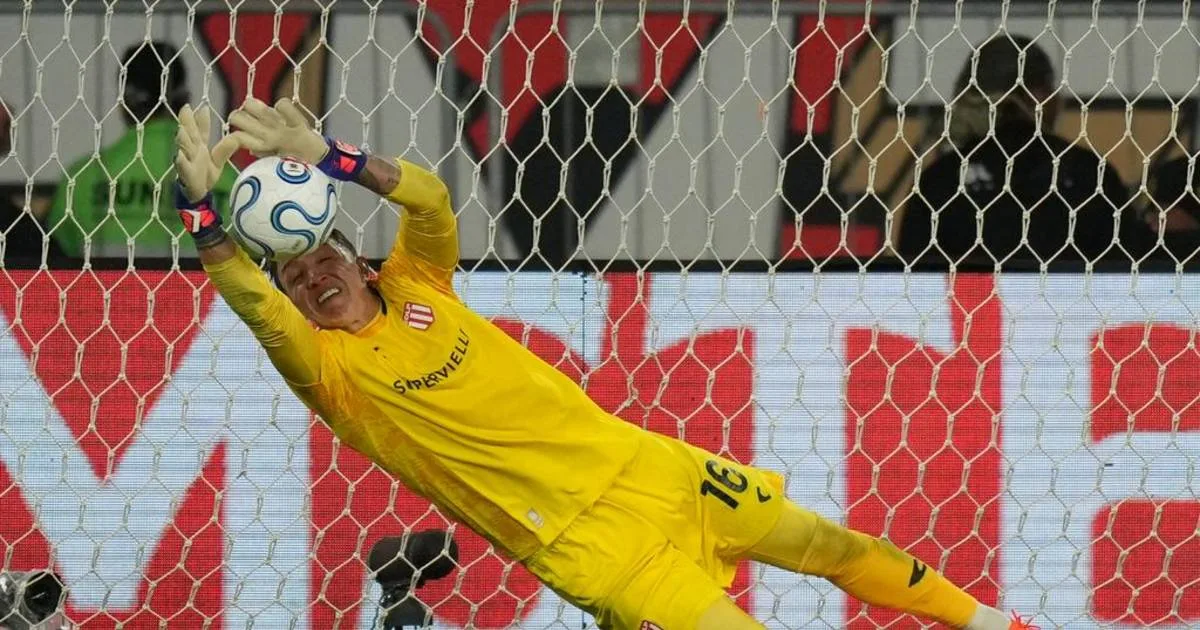 Muslera y la señal: ir a dónde te quieren