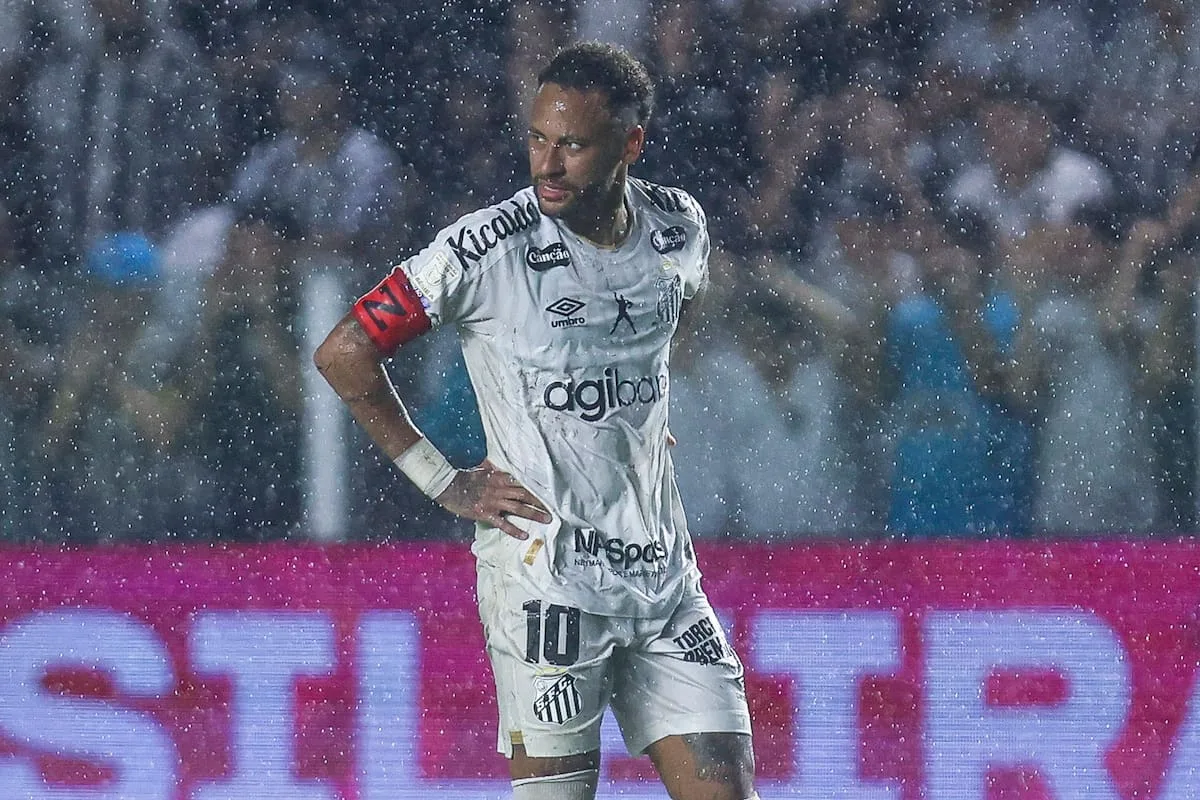 Neymar fue expulsado por la ley Prestianni: se tapó la boca en un entrevero con Rodrigo Néstor