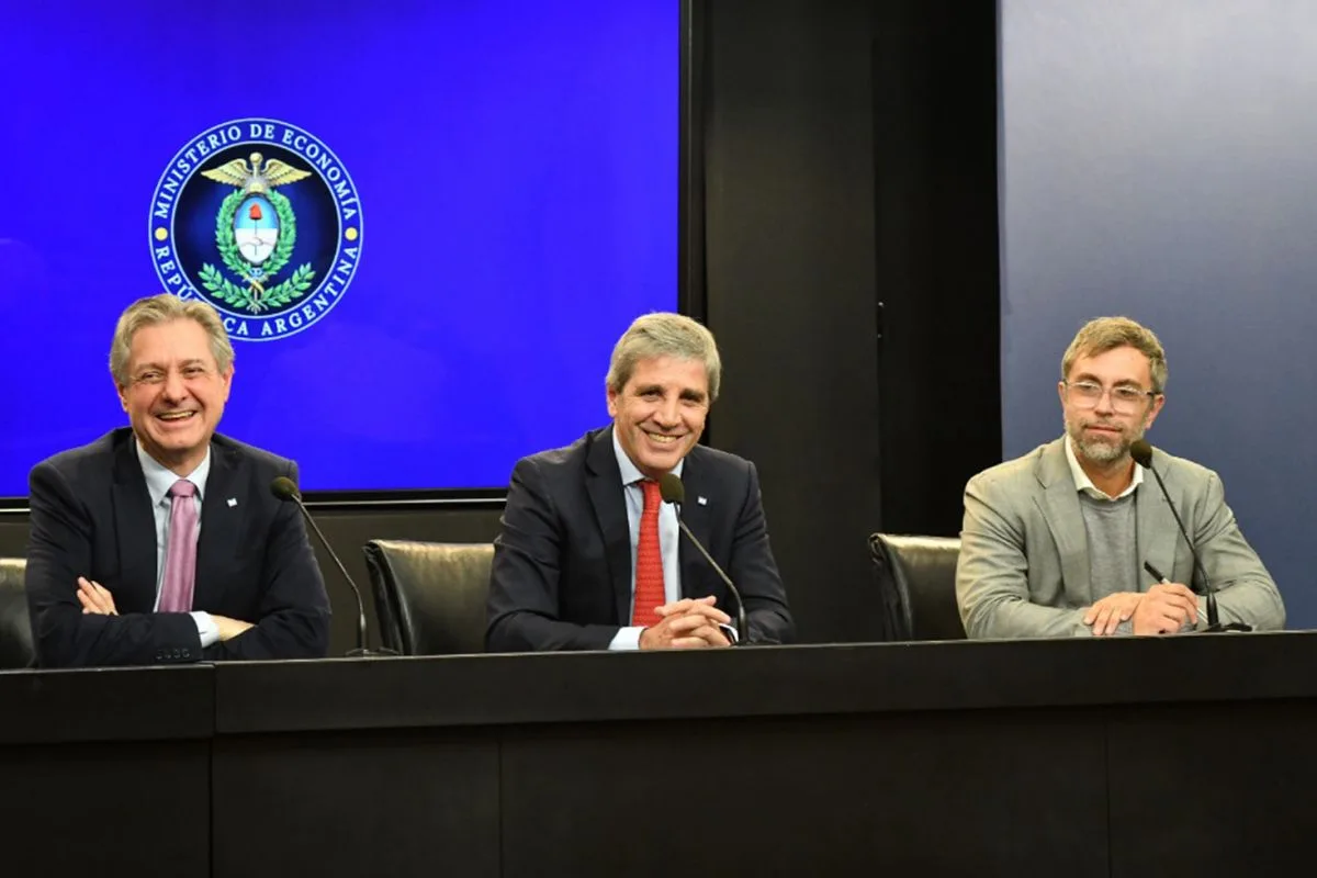Caputo pone $2 billones del fondo de la ANSES para créditos hipotecarios