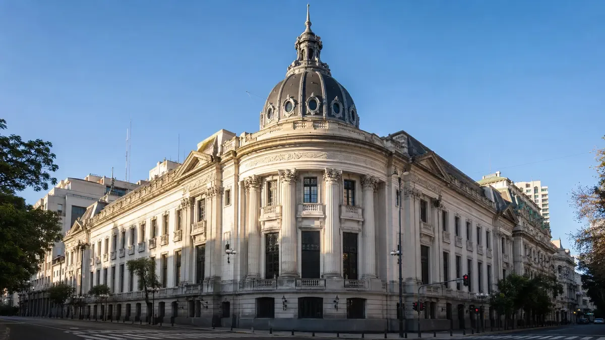 Fachada curva con cúpula de la Legislatura porteña