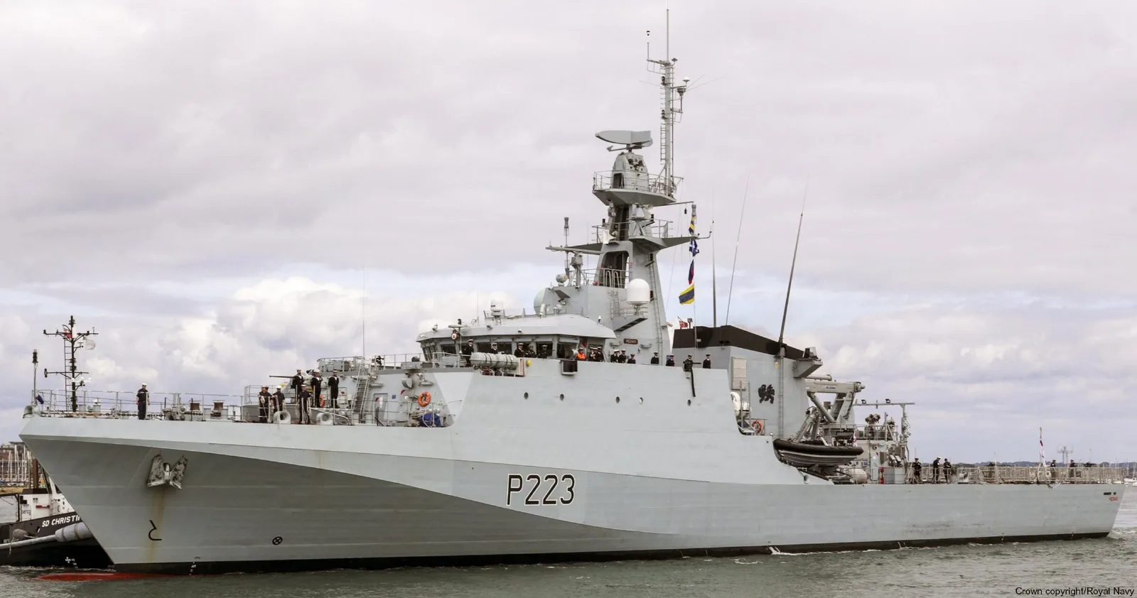 Buque de guerra británico navegando en aguas del Atlántico Sur