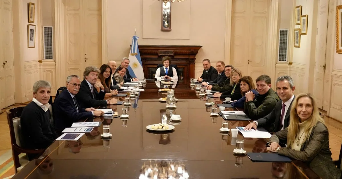 Milei reunió a su Gabinete y lidera las negociaciones por las reformas en Diputados