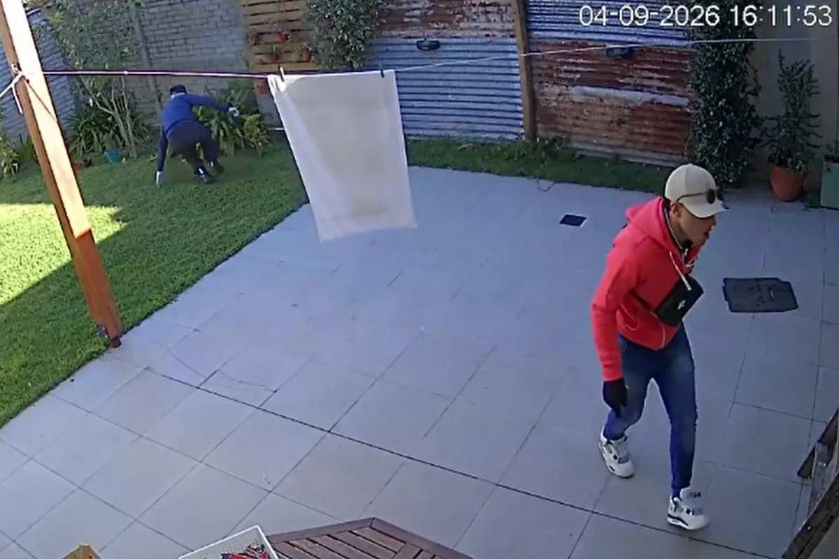 Tres delincuentes entraron a la casa de una jueza en La Plata, la ataron y le robaron