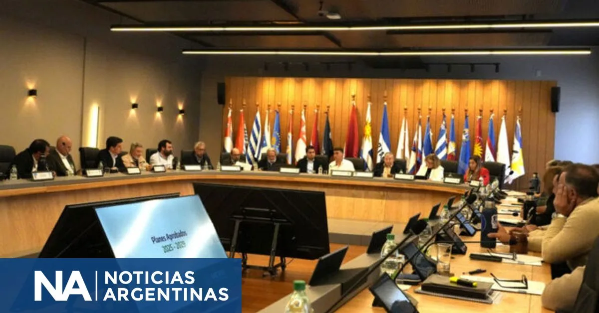 Uruguay regulará el uso de monopatines: una persona, 25 km/h y casco obligatorio