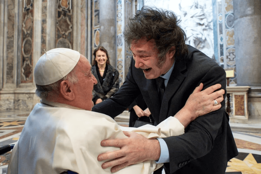 Un Encuentro Inesperado: El Abrazo entre Milei y el Papa Francisco